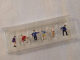 Kit com 6 figuras humanas, pintadas.